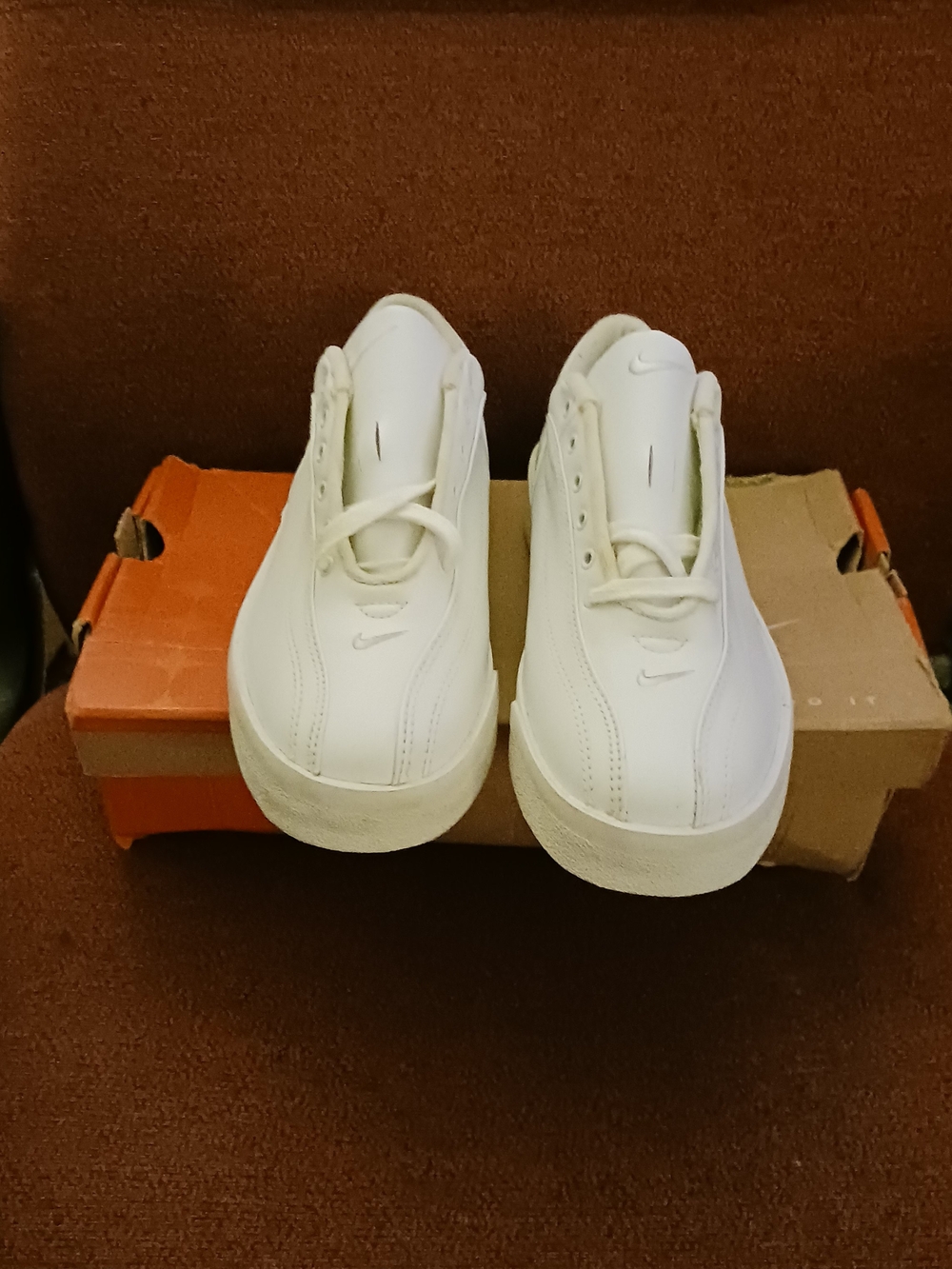 Nike Men’s White Low-Top Casual Sneakers